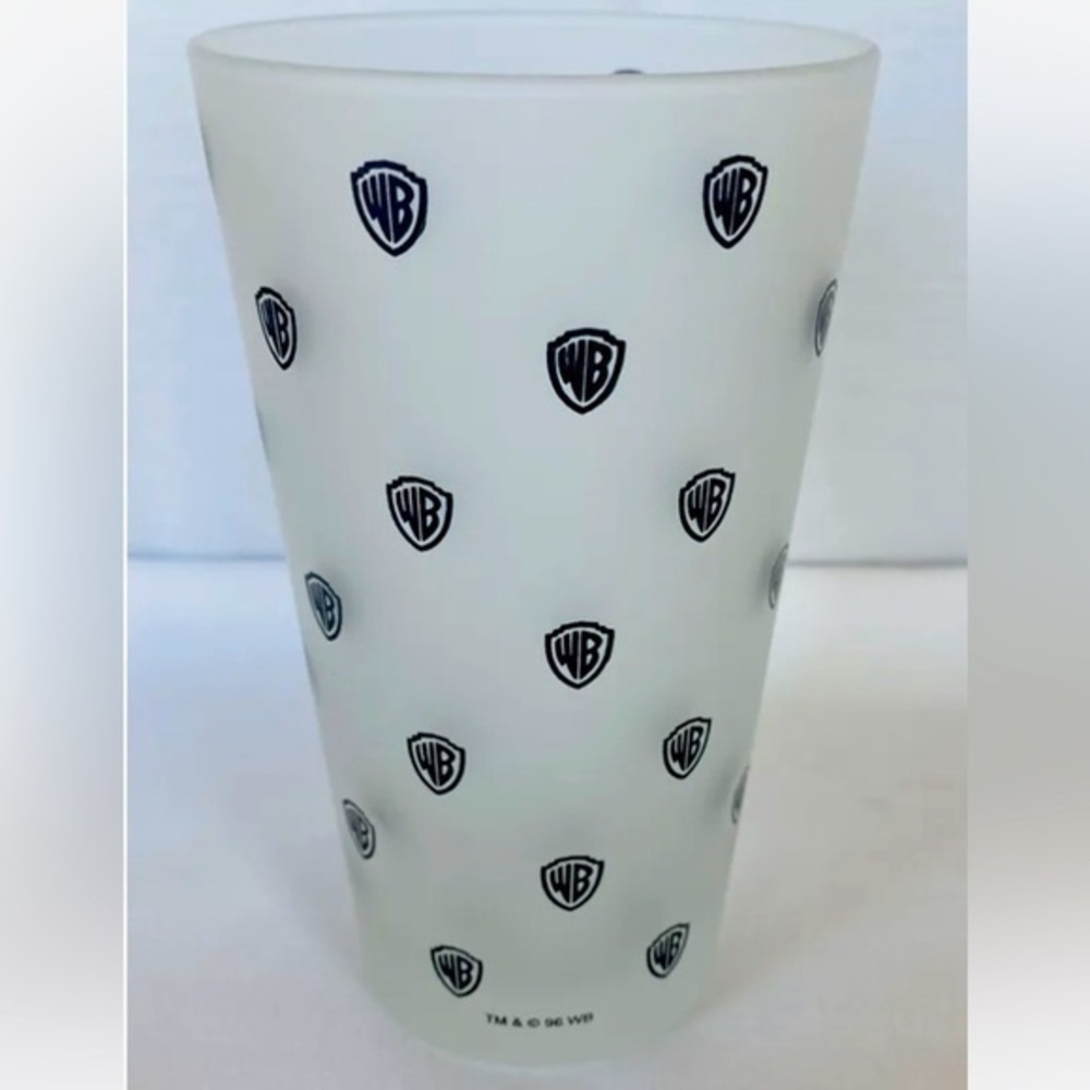 1996   4 Warner Brothers Studio 4 frosted glasses no longer sold Discontinued